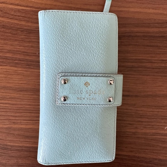 Cute Kate Spade ♠️ wallet - Picture 1 of 3